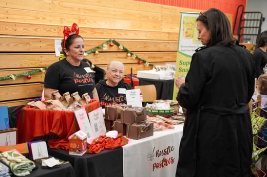 241121_CommunityMarketNight_rwc_pw-58-1