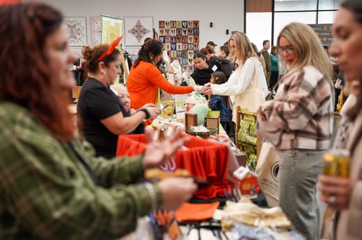 241121_CommunityMarketNight_rwc_pw-92